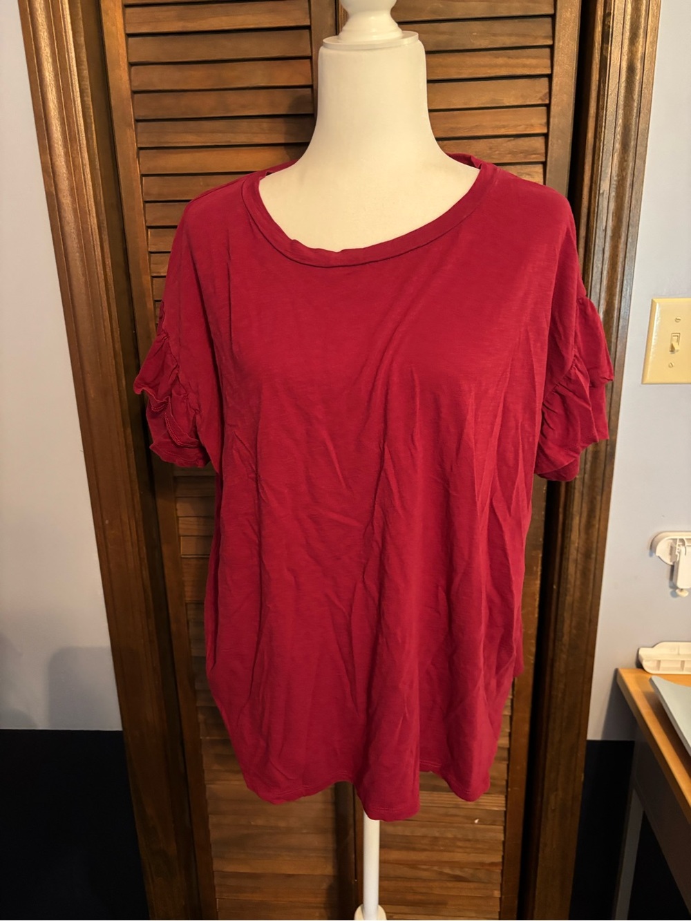 crown & ivy Ruffle Sleeve Short-Sleeve Tee in Red